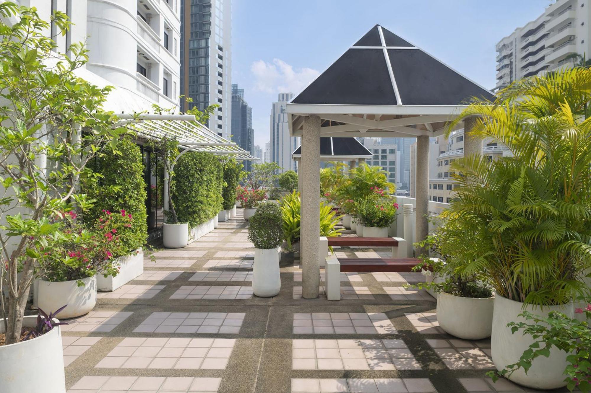 Phachara Suites Sukhumvit Bangkok Exterior foto