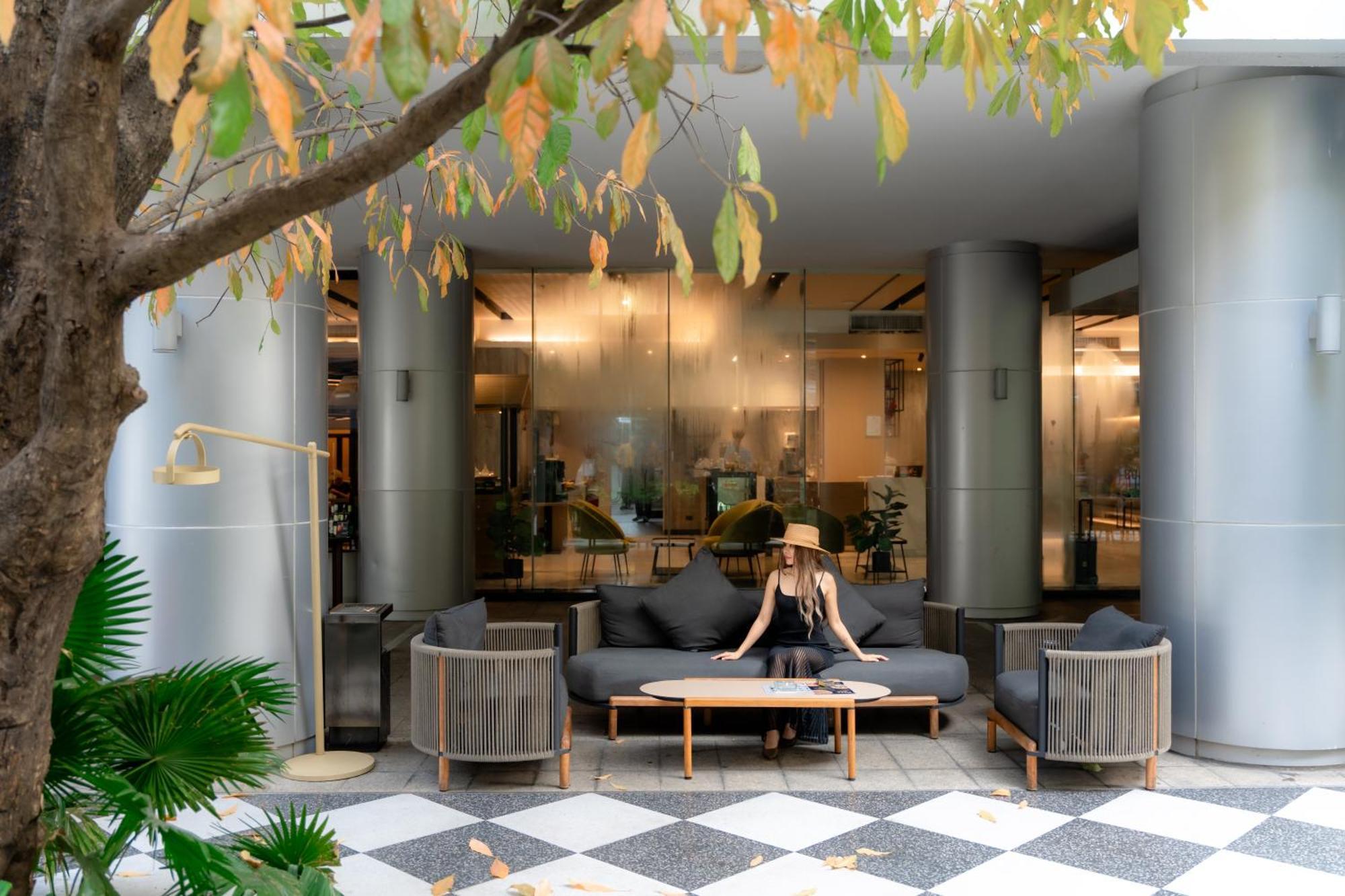Phachara Suites Sukhumvit Bangkok Exterior foto